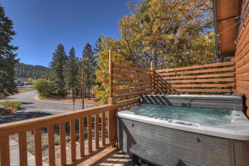 151 - Cabin at Bear Mountain in Big Bear Lake, USA