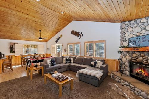 151 - Cabin at Bear Mountain in Big Bear Lake, USA