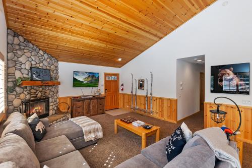 151 - Cabin at Bear Mountain in Big Bear Lake, USA