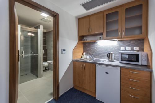 Ducha, Hotelový dům Kaskáda - Bed and Breakfast (Hotelovy dum Kaskada - Bed and Breakfast) in Kurdejov