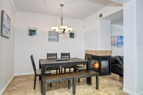 Walk to Beach - Rooftop Deck - Close to Everything in Oceanside, USA