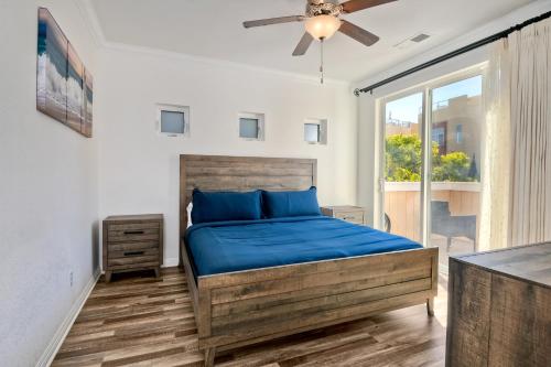 Walk to Beach - Rooftop Deck - Close to Everything in Oceanside, USA
