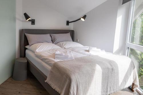 Freistehendes Ferienhaus Wald mit Kamin iin idyllischer Lage am Waldrand unterhalb eines Wellness-Hotels - image 10