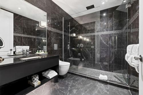 Deluxe Plus Room / Kitchenette / Animals Permitted on 1st floor ($) image 10