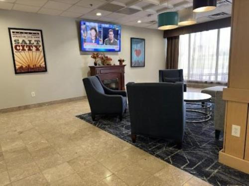 Ramada by Wyndham East Syracuse Carrier Circle - image 11