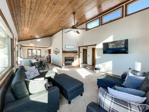 Sunset Mesa Hideaway / hot tub / new renovation in Colorado Springs, USA