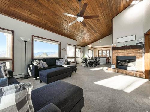 Sunset Mesa Hideaway / hot tub / new renovation in Colorado Springs, USA