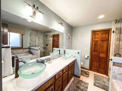 Sunset Mesa Hideaway / hot tub / new renovation in Colorado Springs, USA