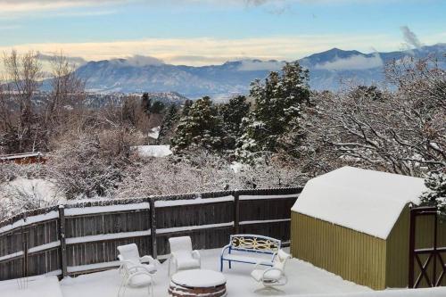 Sunset Mesa Hideaway / hot tub / new renovation in Colorado Springs, USA