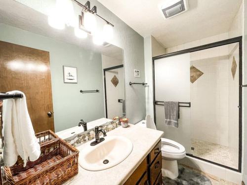 Sunset Mesa Hideaway / hot tub / new renovation in Colorado Springs, USA