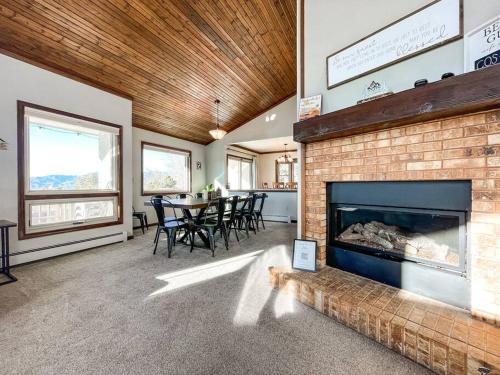 Sunset Mesa Hideaway / hot tub / new renovation in Colorado Springs, USA