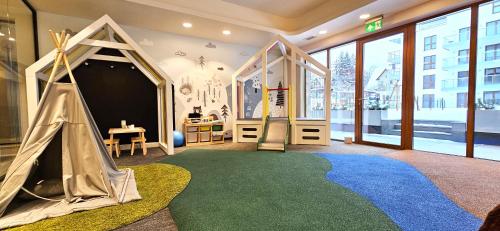 Studio with Balcony image 8
