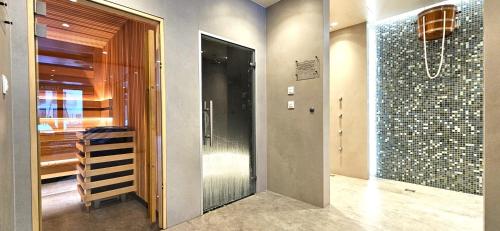 Studio with Balcony image 6
