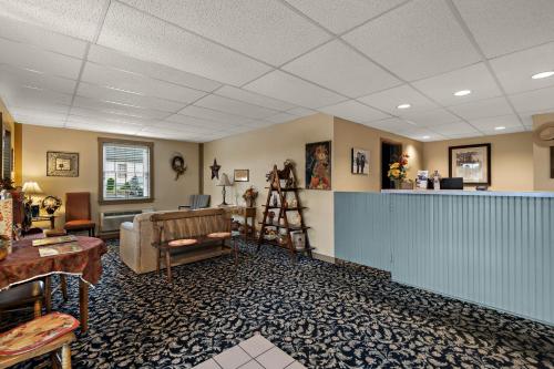 Country Living Inn 3