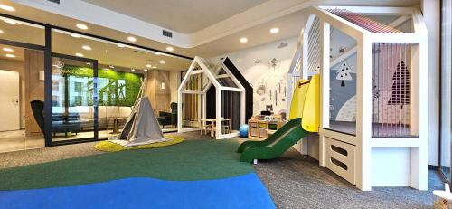 Studio with Balcony image 3