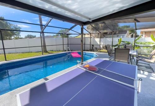 Boho Zen style pool home 3/2 ping pong BBQ in Tampa, USA