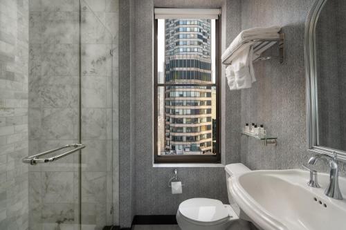 One-Bedroom Suite image 10