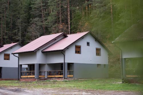 2 bedrooms, 5 beds
