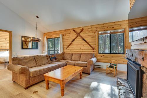Keystone Condo with Hot Tub Access 2 Mi to Slopes! in Keystone, USA