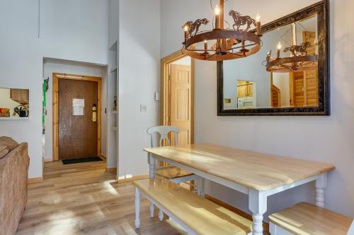 Keystone Condo with Hot Tub Access 2 Mi to Slopes! in Keystone, USA