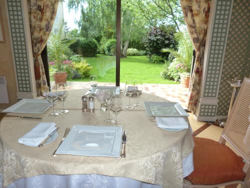 Restaurant, Logis Hotel Restaurant Le Gue Du Holme in Ducey