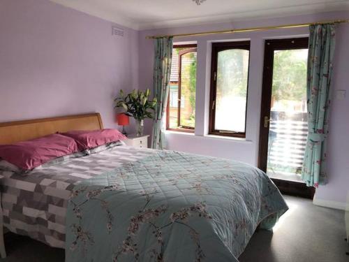 B&B Leatherhead - Cozy bedroom in well equipped apartment - Bed and Breakfast Leatherhead