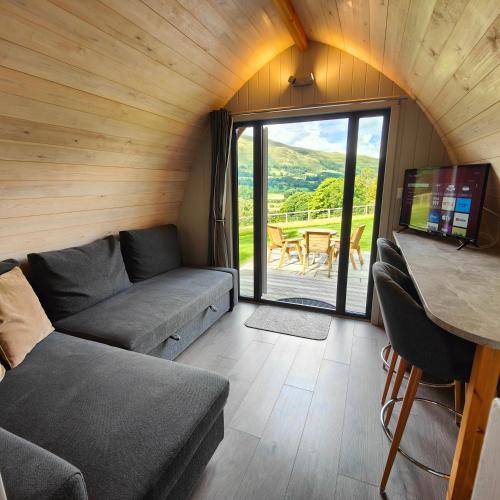 Спільний лаунж/ТБ зона, Devonknowes lodges in Тілліколтрі