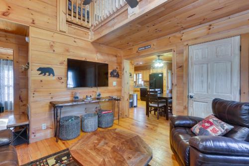 Peaceful Wardensville Cabin with Fire Pit!