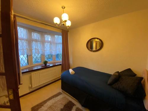 Serene 4BR in Harborne Close to QE Hospital, Harborne Centre gîte à louer Harborne