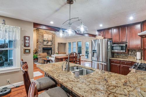 Midway Home on 22 Acres Near Bourbon Trail! in Frankfort, USA