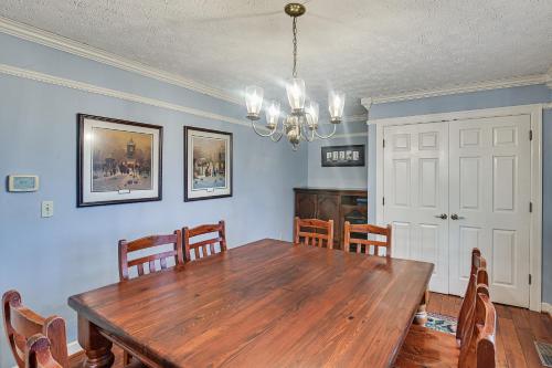 Midway Home on 22 Acres Near Bourbon Trail! in Frankfort, USA