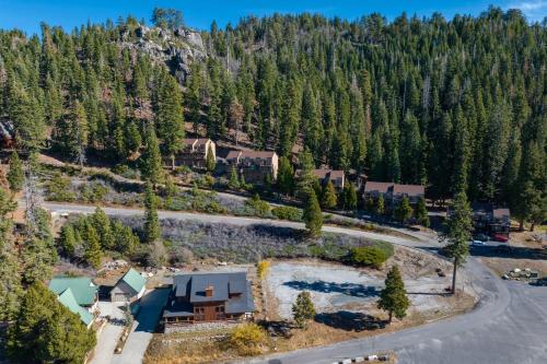 Strawberry Townhouse Walk to Leland Snowplay! in Pinecrest (CA)
