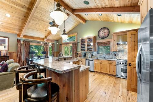 Emerald Retreat on the West Shore - 3 BR with Hot Tub, Pool Table, Wooded Views photo 3