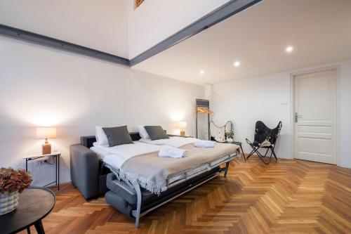 Historic Apartment in Budapest Downtown - Tap to explore photos