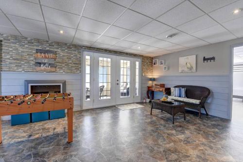 Létesítmények, Stunning Waterfront Chalet A Lot Of Natural Light in St Zenon (QC)