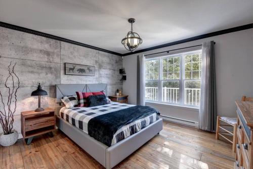 Stunning Waterfront Chalet A Lot Of Natural Light in St Zenon (QC)