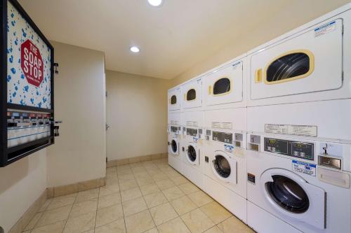 Best Western Inn & Suites Lemoore - image 10