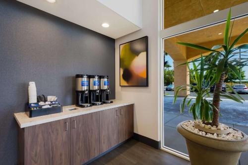 Best Western Inn & Suites Lemoore