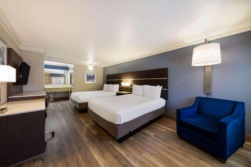 Queen Room with Two Queen Beds - Non-Smoking