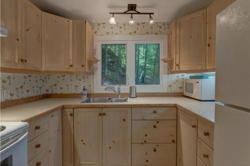 Chalet dans les arbres. 3 ch. /trees house 3bdr in Lac Sainte-Marie (QC)