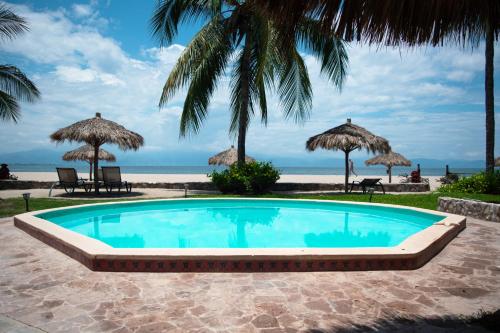 SimplyBaku - Beach Alegre in Cruz de Huanacaxtle, Mexico