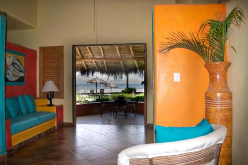 SimplyBaku - Beach Alegre in Cruz de Huanacaxtle, Mexico