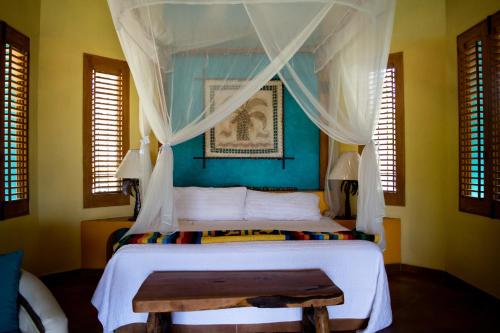 SimplyBaku - Beach Alegre in Cruz de Huanacaxtle, Mexico