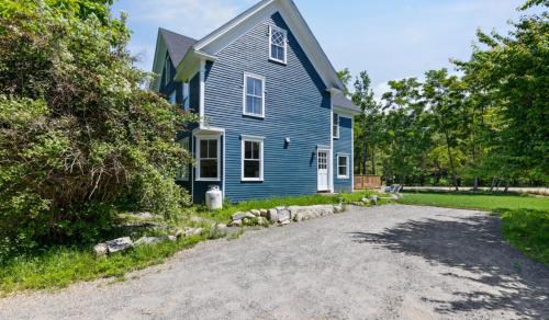 The Blueberry House - Spacious, Family & Pet-Friendly Retreat near Sebago Lake