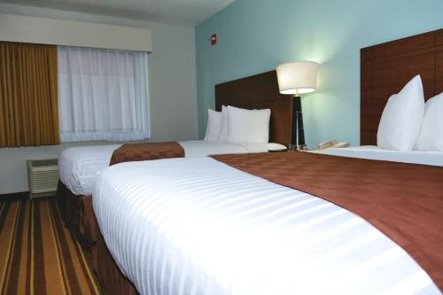 Rock Island Inn & Suites Marshalltown