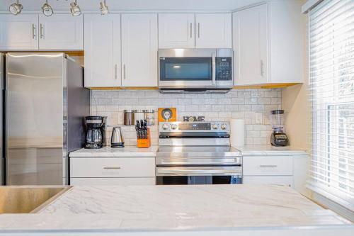 New Modern I Cozy Upstairs in Silver Spring I DC Metro Area in Silver Spring, USA