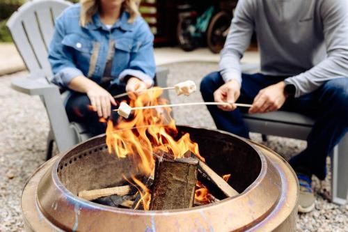 Ultimate Retreat: Fireplace, NEW! On Bike Trail in Crosby, USA