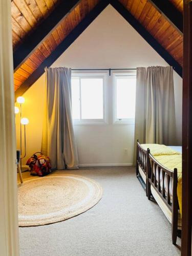 Chalet, New Hot Tub, 5 min to Windham skiing in Hensonville, USA