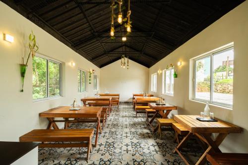 Étterem, Forest County in Munnar