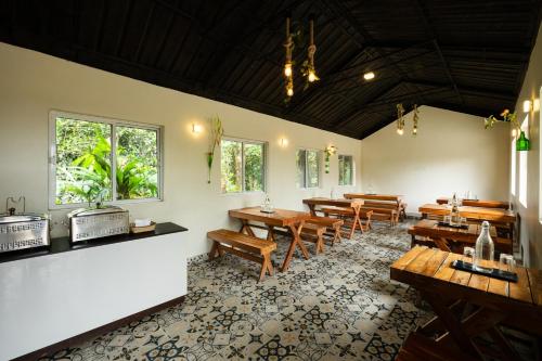 Étterem, Forest County in Munnar